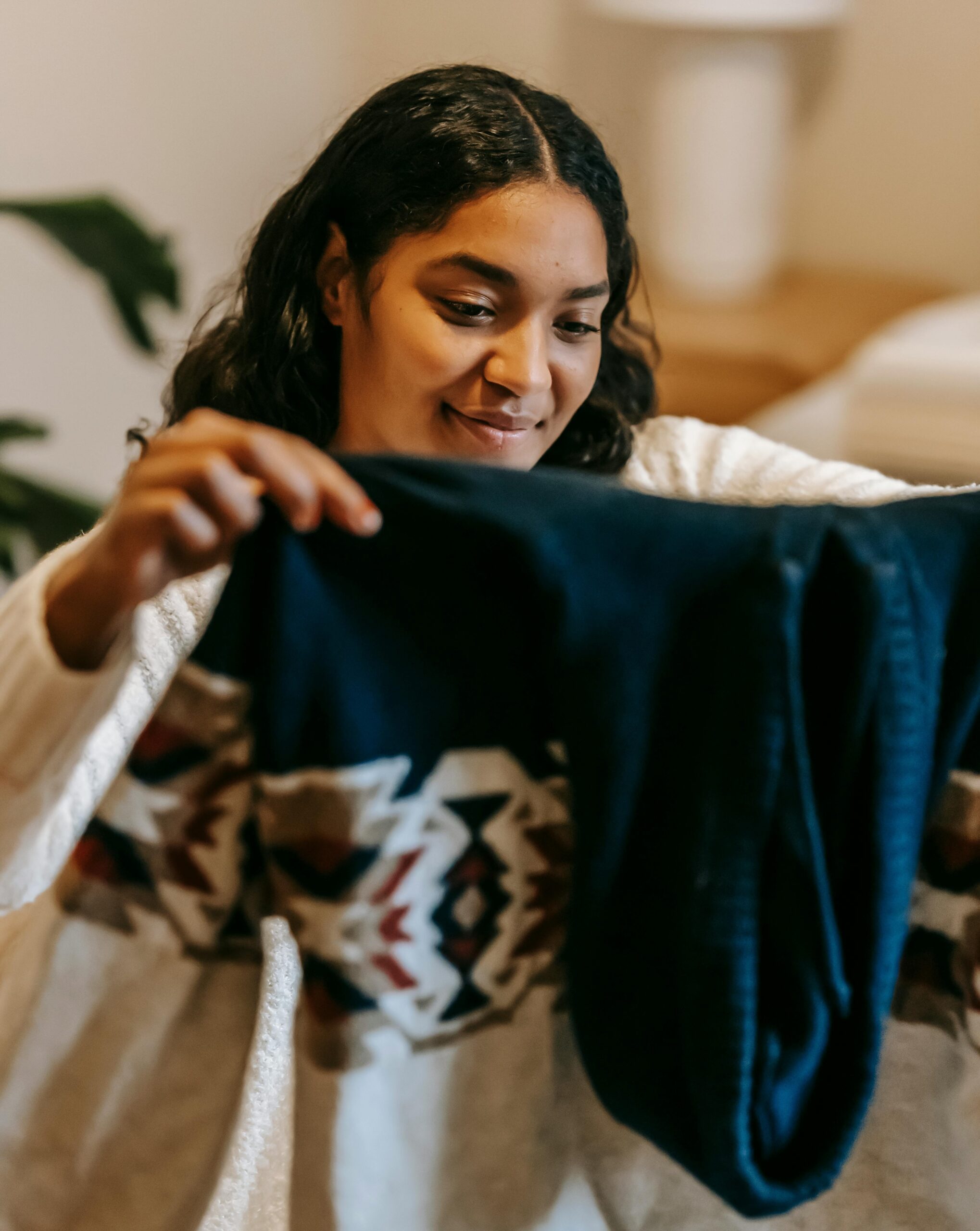 Doação de roupas no inverno: Por que doar não é descartar